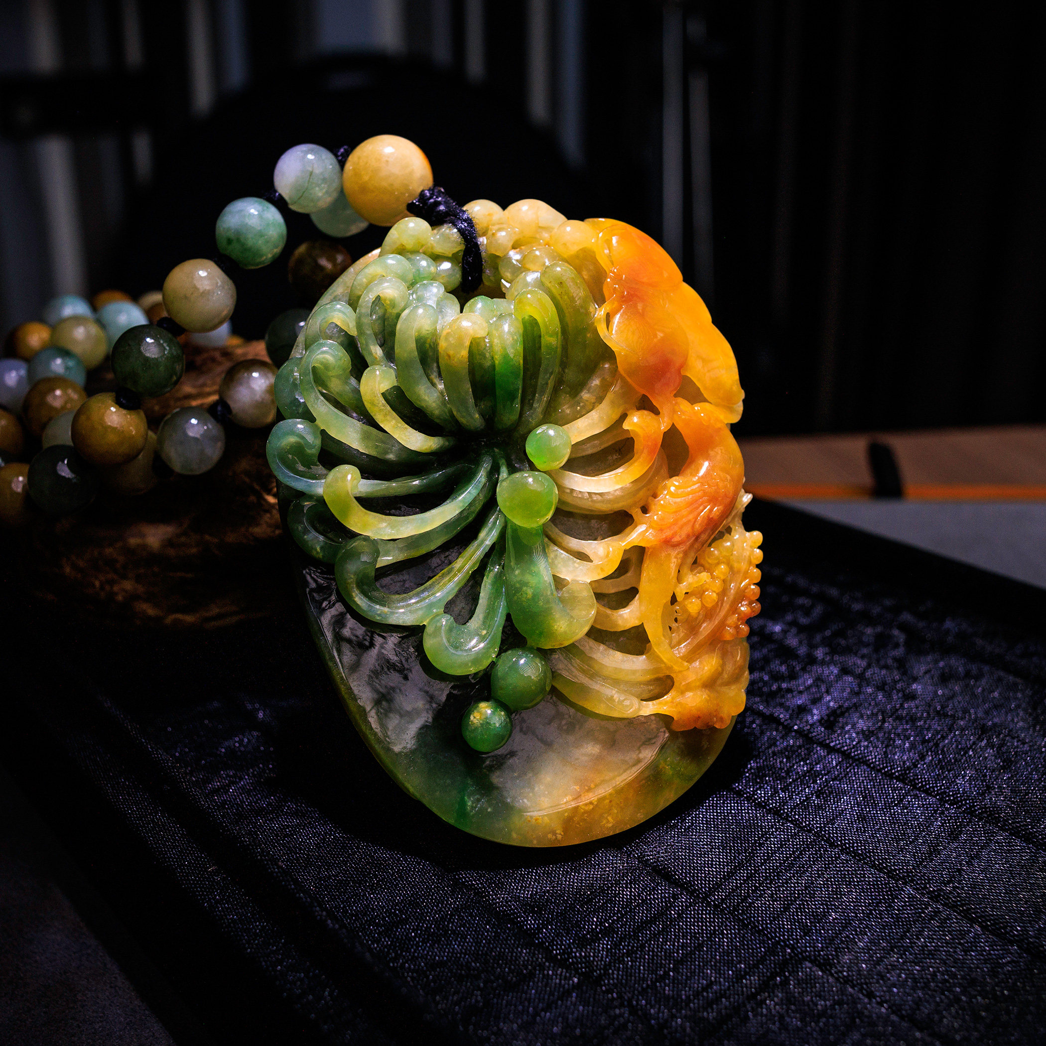 天然翡翠 a货 把玩 文玩 吊牌挂件 菊花 花鸟牌 俏雕 冰种