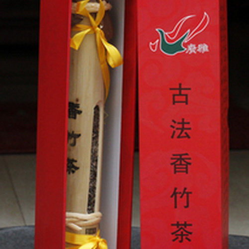2010年云南普洱古树青茶广雅普洱茶生茶易武春料香竹礼品盒茶叶