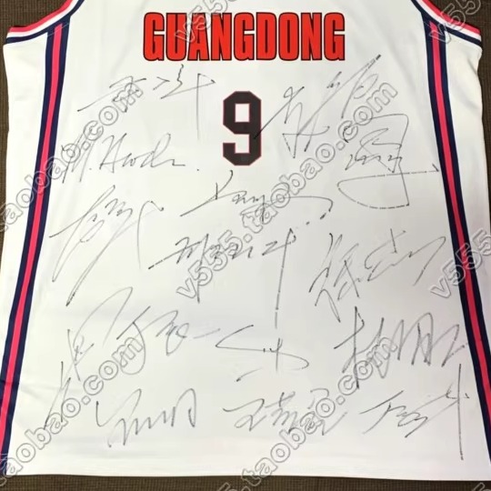 广东全队签名球衣篮球服 易建联胡明轩 徐杰赵睿威姆斯周鹏王薪凯