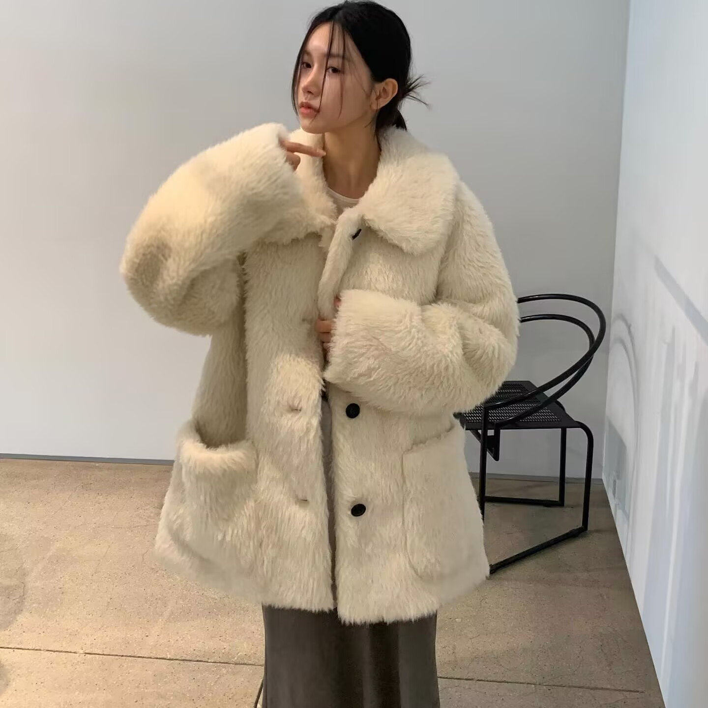 H300121631 韩版25冬休闲风小白熊翻领蓬松毛绒绒中长款外套
