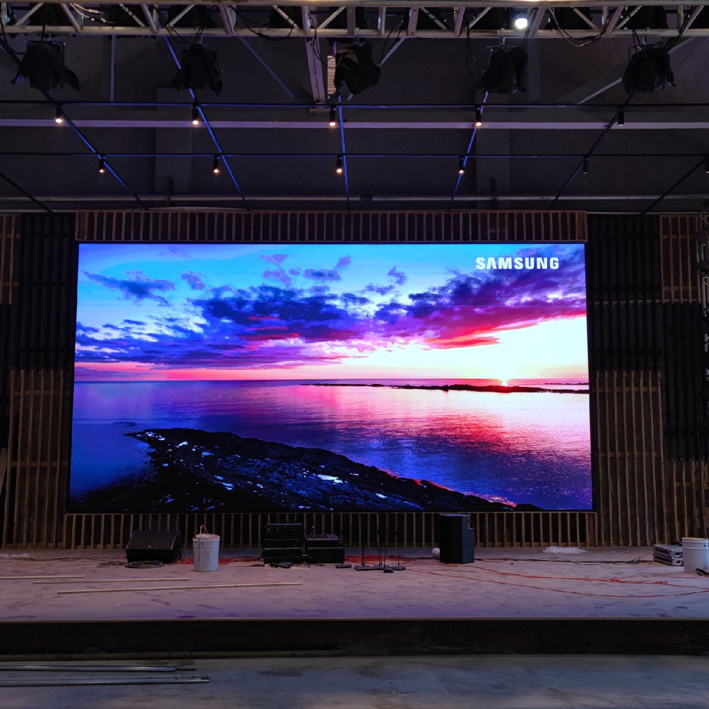 大型会议室,酒店宴会厅大屏幕室内p2.5高清显示屏