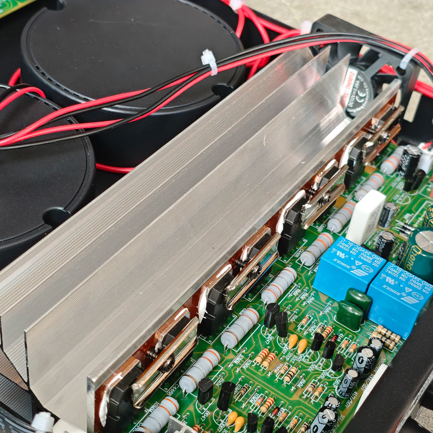 清仓库存精品进口功放管家用功放220V2声道卡拉OK功率放大器