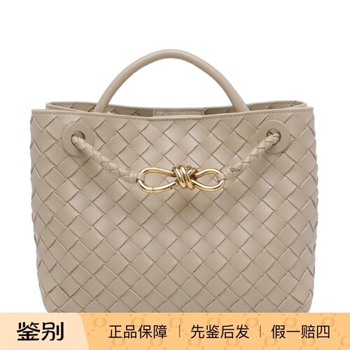 BOTTEGA VENETA 女士andiamo小号米白色手包26早春新款意大利代购