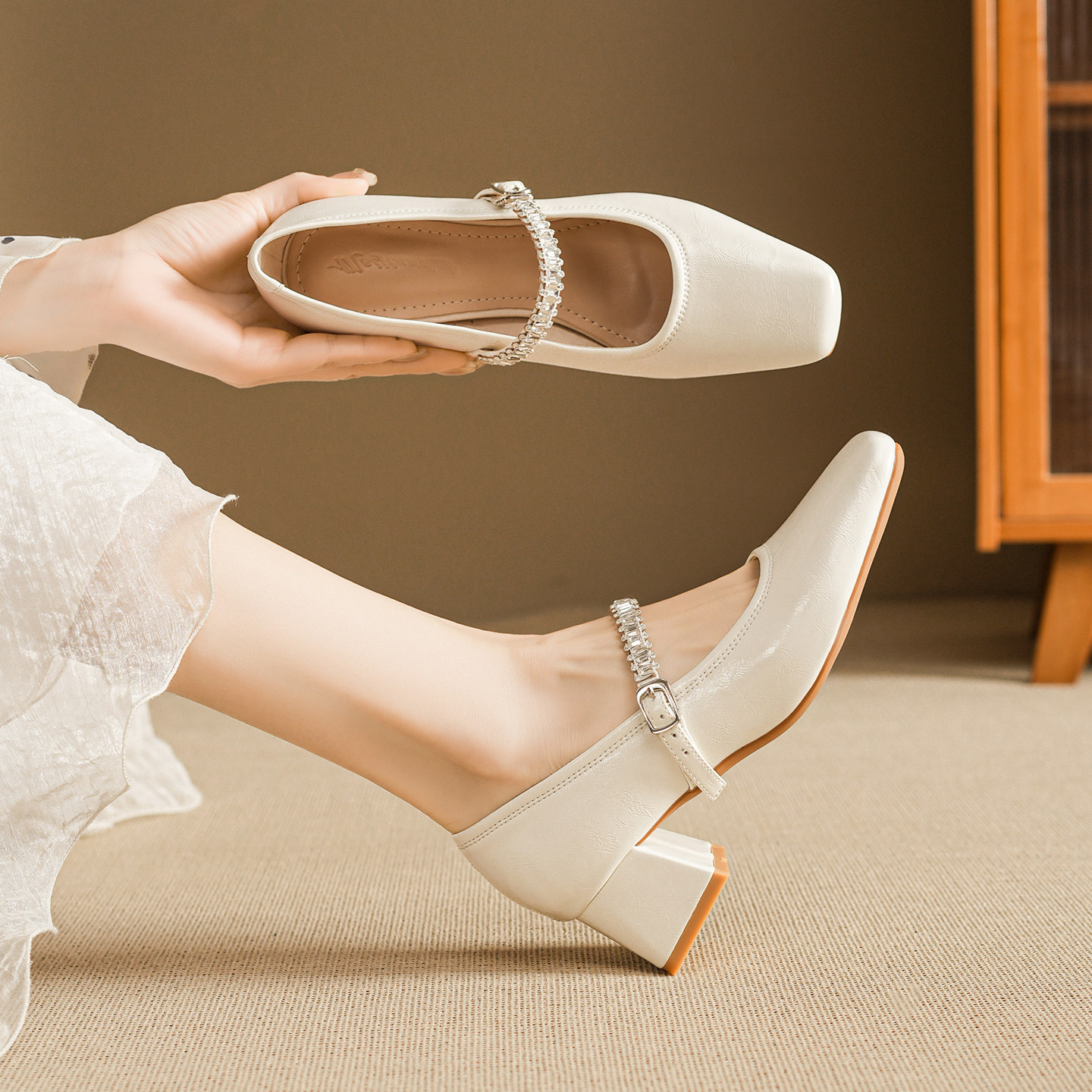 真皮粗跟玛丽珍女鞋2026夏新款法式钻链方头浅口单鞋配裙子高跟鞋