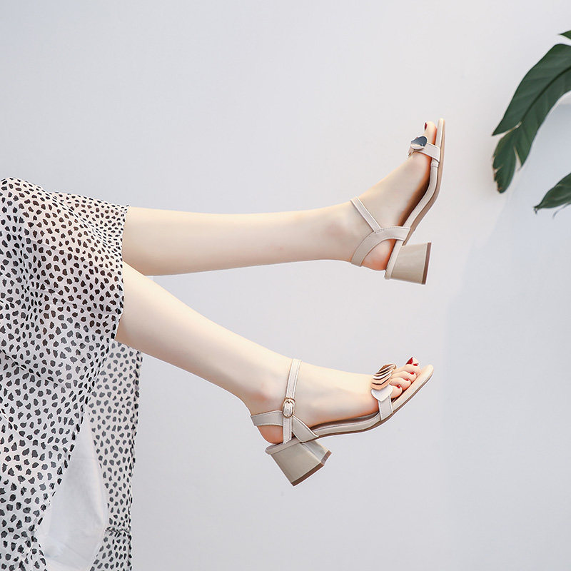 凉鞋女仙女风2024年夏新款时装中跟粗跟配裙子百搭爱心红色高跟鞋