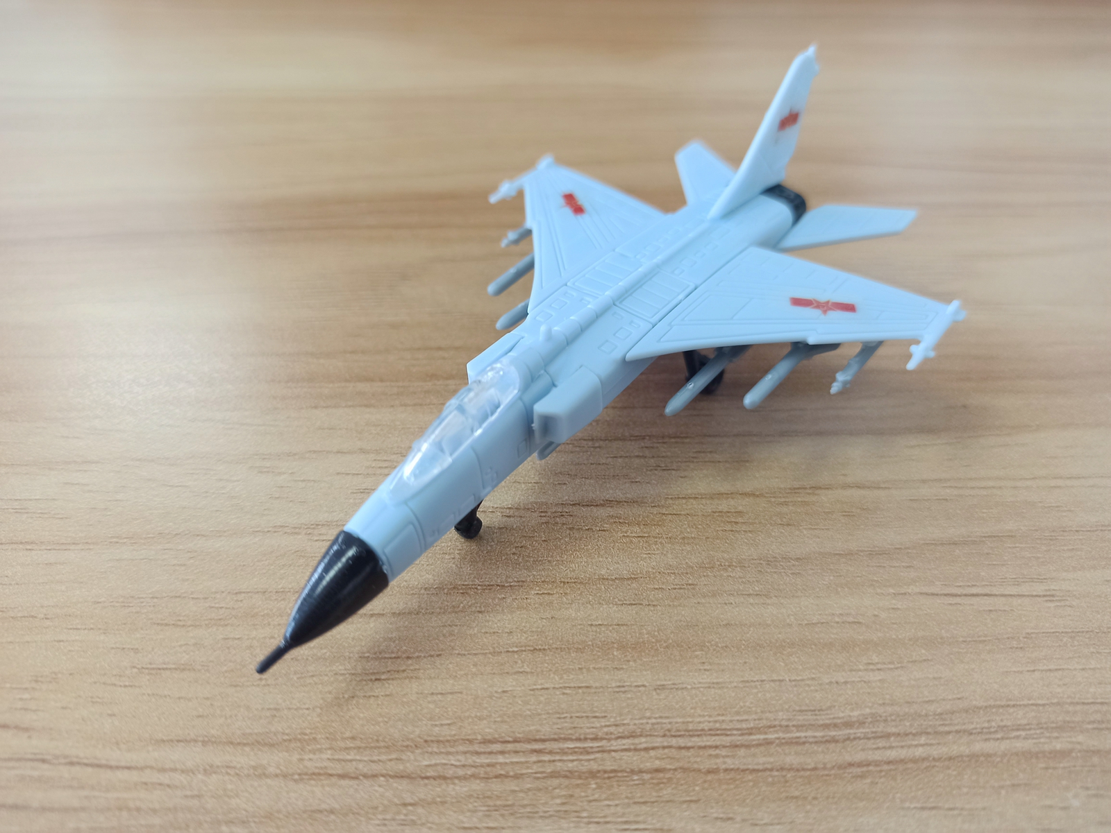 成品塑料无需拼装歼轰7