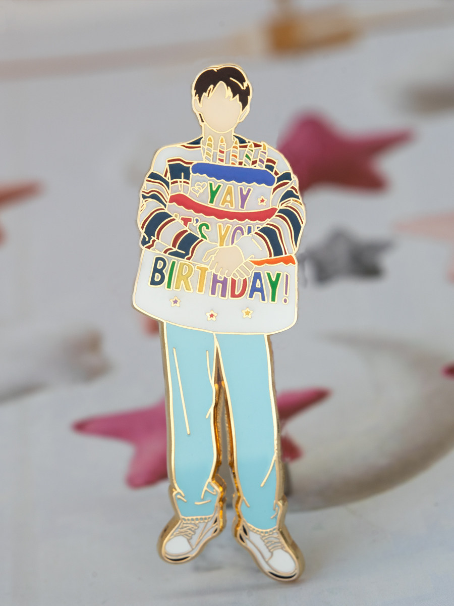 王源周边23岁生日纪念金属徽章tfboys同款礼物胸针饰品演唱会应援