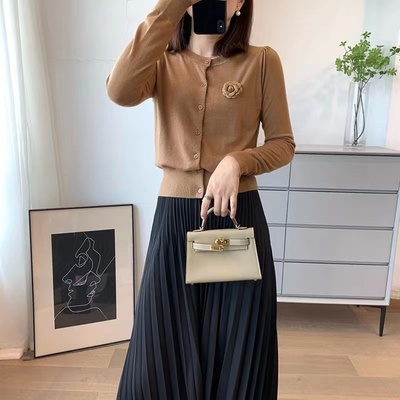 早秋经典羊毛小香风温柔时尚山茶花针织开衫女长袖短上衣外套高级