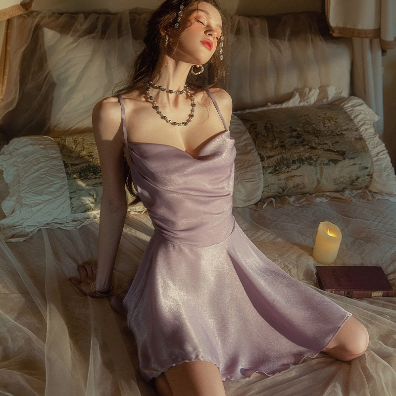 今夕何夕性感睡裙女2025新款夏季薄款冰丝吊带睡衣高级氛围感纯欲
