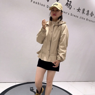 6253女权贵族秋款新品超级洋气木耳边连帽收腰抽绳遮肉外套加大码