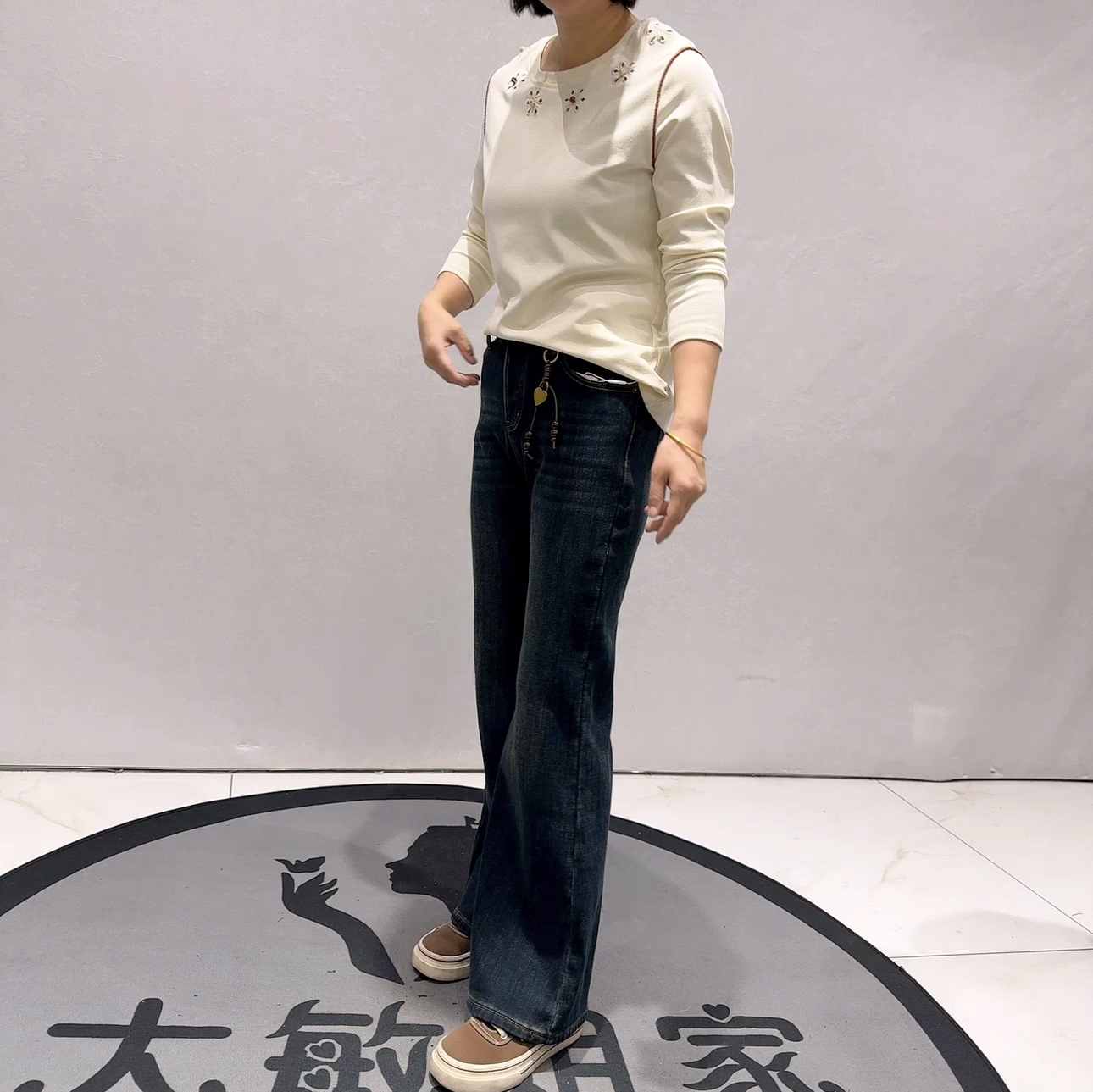 5096吖依咪库冬款新品爱心吊饰显瘦窄版微喇裤加绒裤加大码女裤