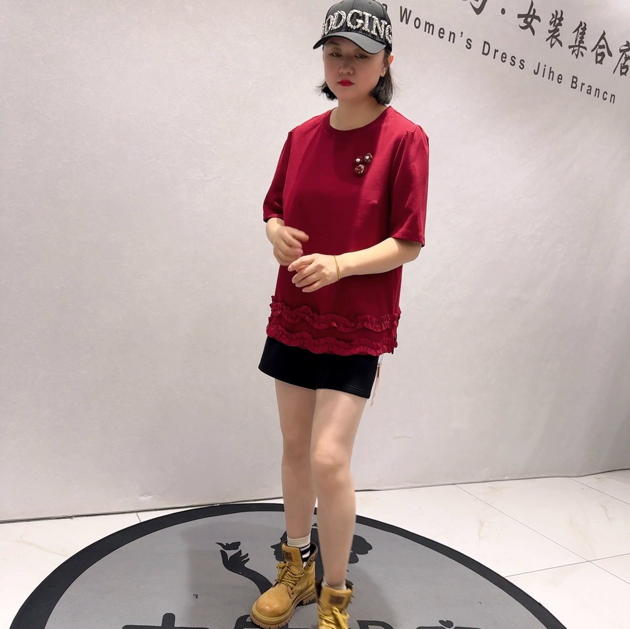 5395芮娜依莲春款新品毛巾绣图案微起肩荷叶边减龄衫加大码女装