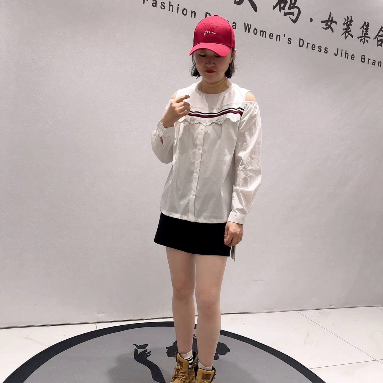 1089女权贵族春款新品时尚潮牌衬衫面料露肩可抽绳减龄衫加大码