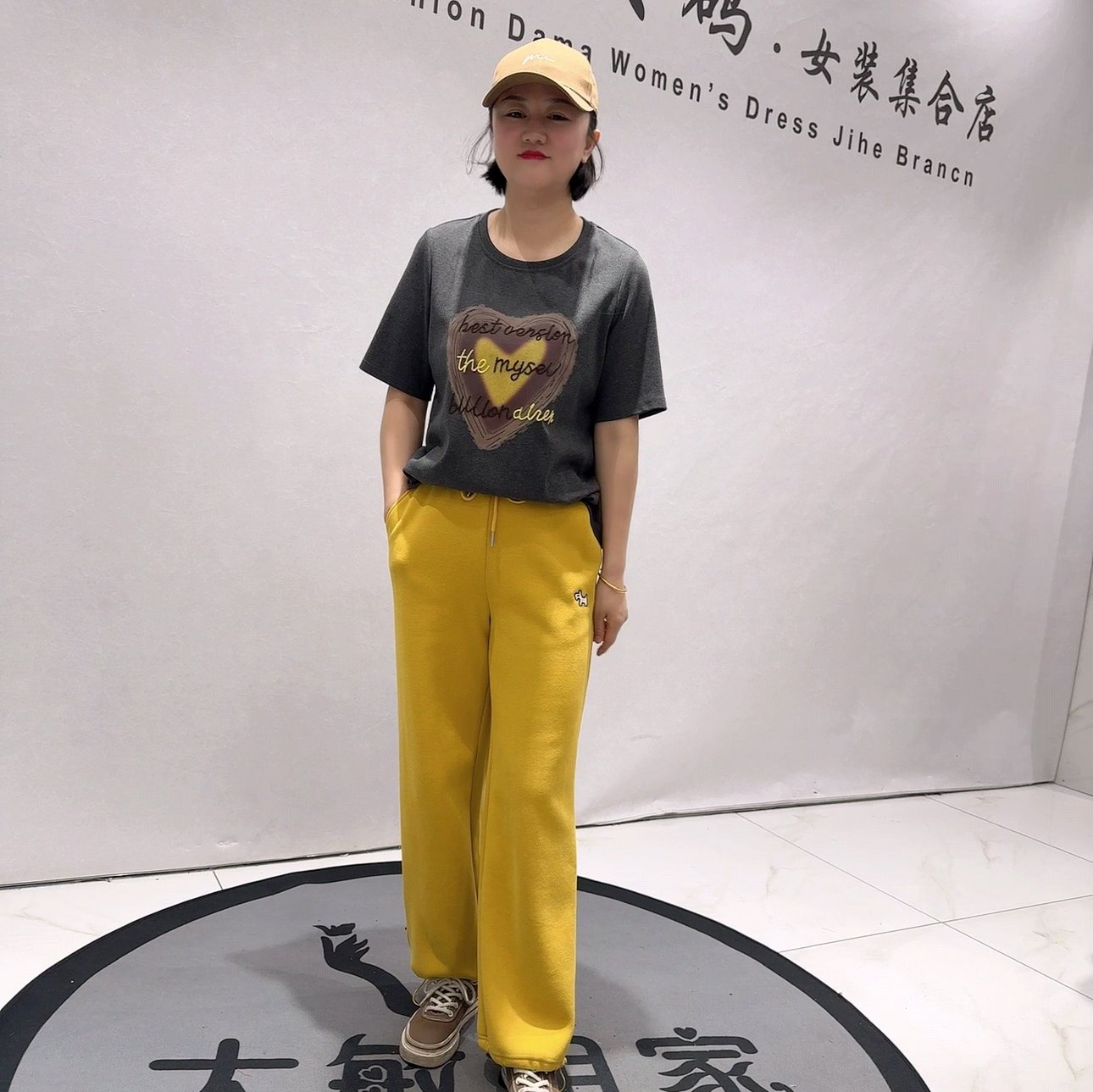 1563女权贵族春款新品爱心图案刺绣字母减龄百搭T恤衫加大码女装