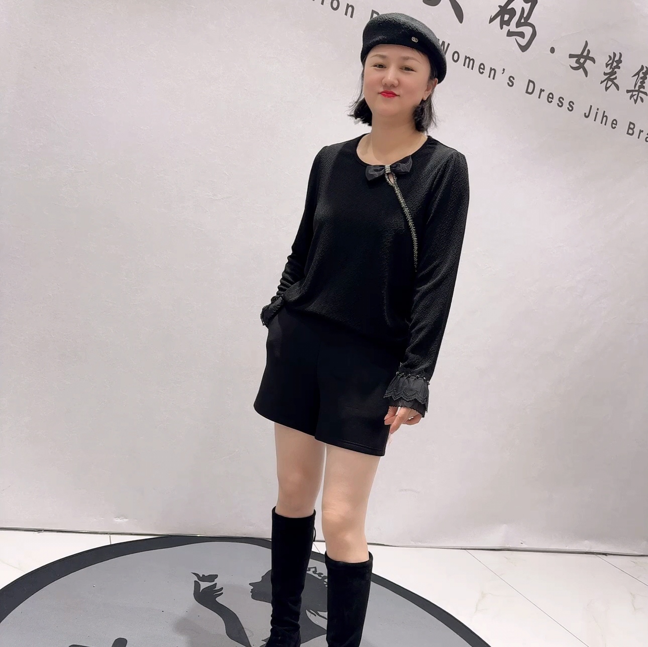 5323芮娜依莲春款新品醋酸面料女人味设计感蝴蝶结衣领气质衫大码