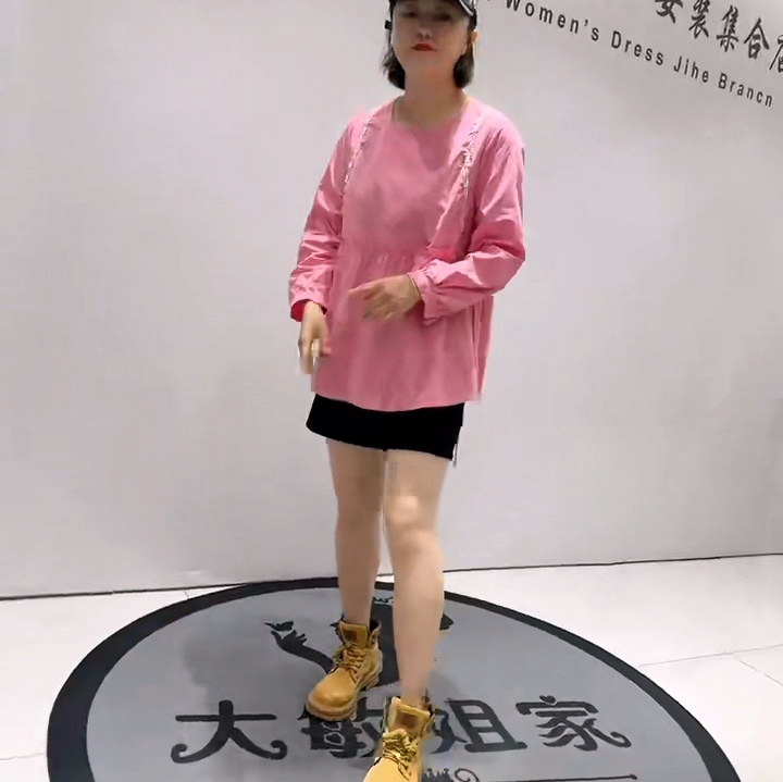 6291女权贵族新品初秋重工手工串珠娃娃服式遮肉显瘦衫加大码女装
