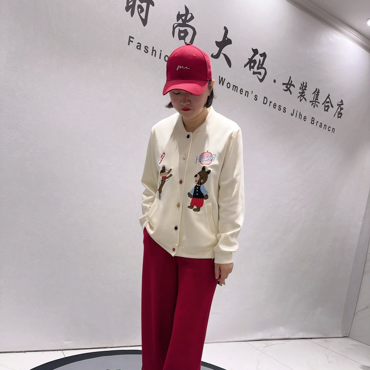 6391针丝缘子汇春款新品撞色扣贴布绣图案减龄长袖上衣加大码女装