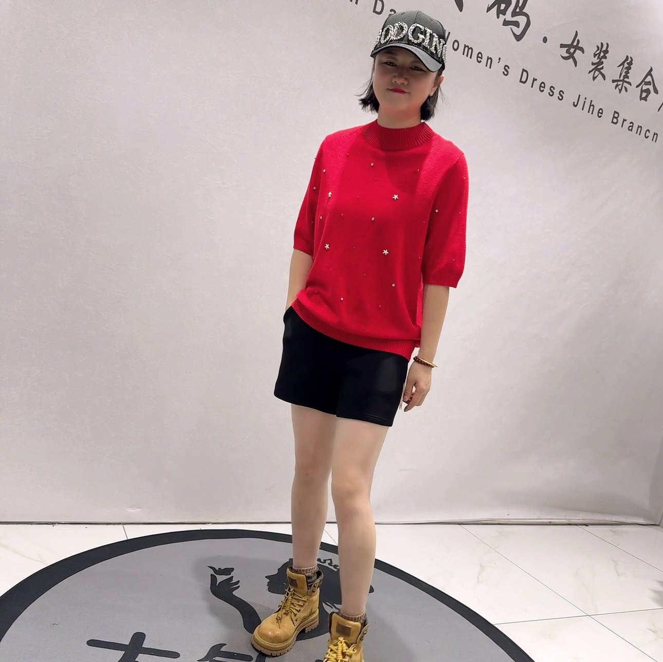 5562芮娜依莲年货春款新品五分袖时尚洋气亮钻针织衫加大码女装