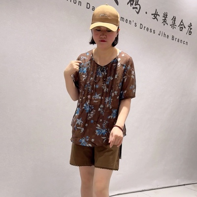 1283针丝缘子汇初夏新品系带撞色碎花图案复古短袖上衣加大码女装