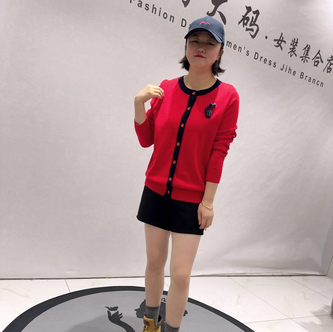 1707芮娜依莲年货春款新品简约百搭洋气撞色减龄开衫加大码女装