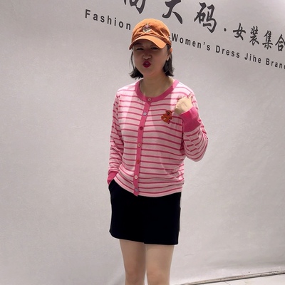 8307女权贵族秋款新品条纹撞色扣百搭减龄套头针织衫加大码女装
