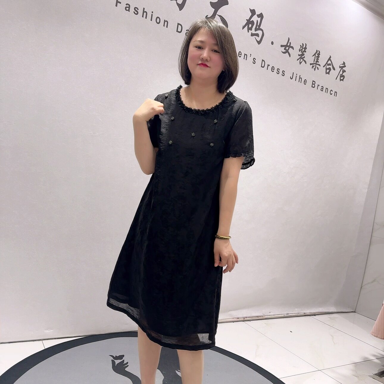 6501芮娜依莲夏款新品重工衣领简洁大方女人味连衣裙加大码女装