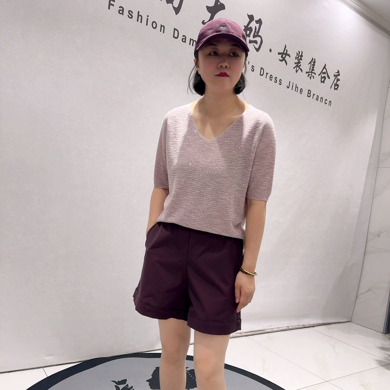 31021女权贵族夏款新品v领女人味简洁大方时尚减龄气质衫加大码