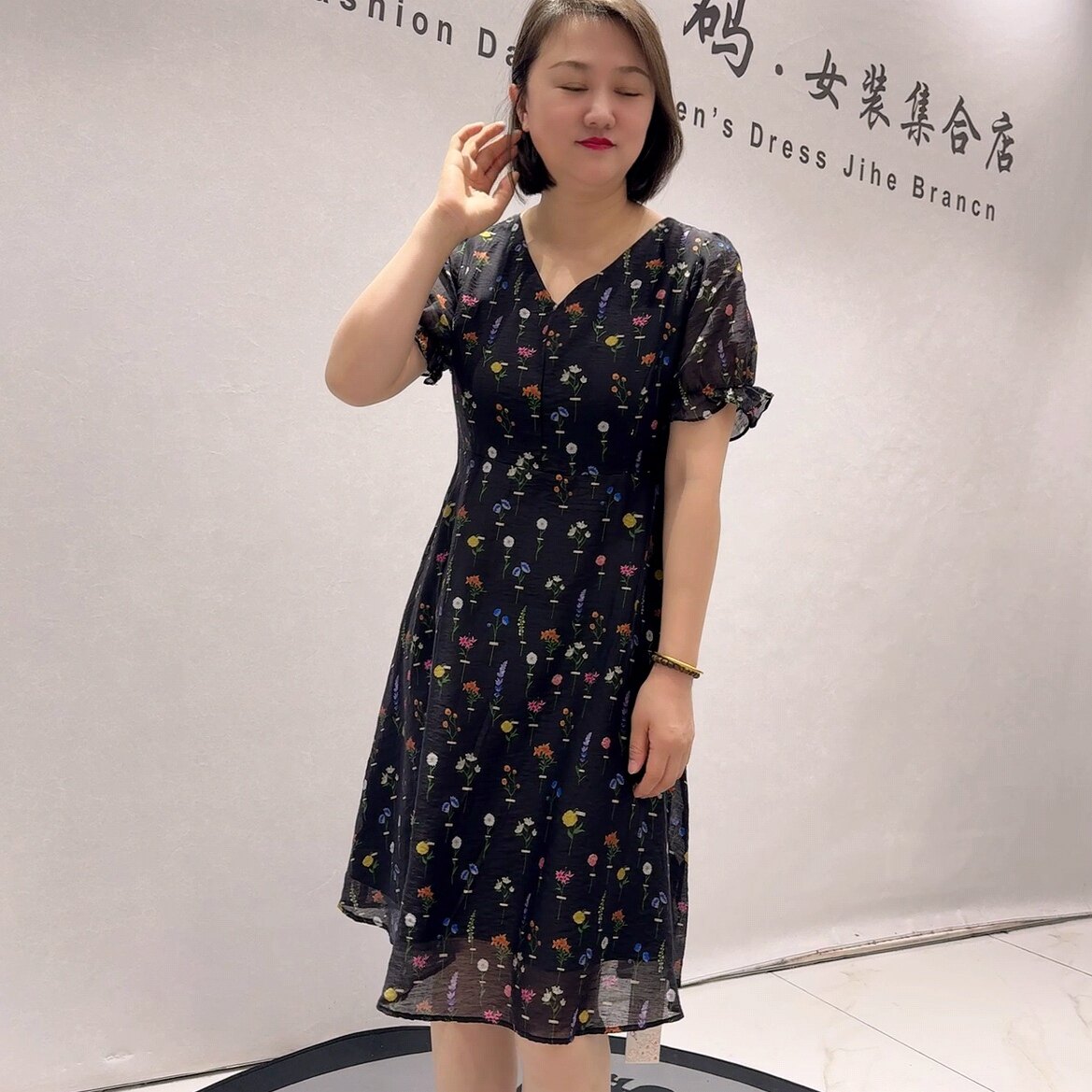 3881女权贵族夏款新品v领木耳边袖口侧边拉链连衣裙加大码女装