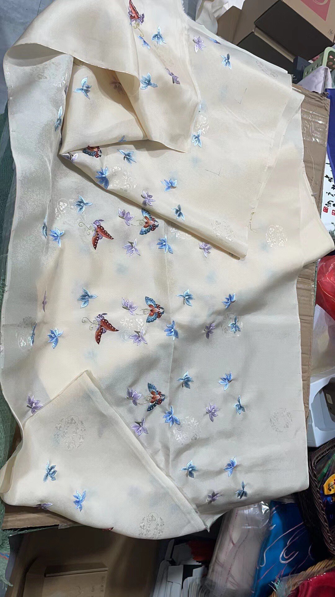 设计款蝴蝶牡丹平针绣绣片真丝手绣袖口条手工刺绣面料辅料高定