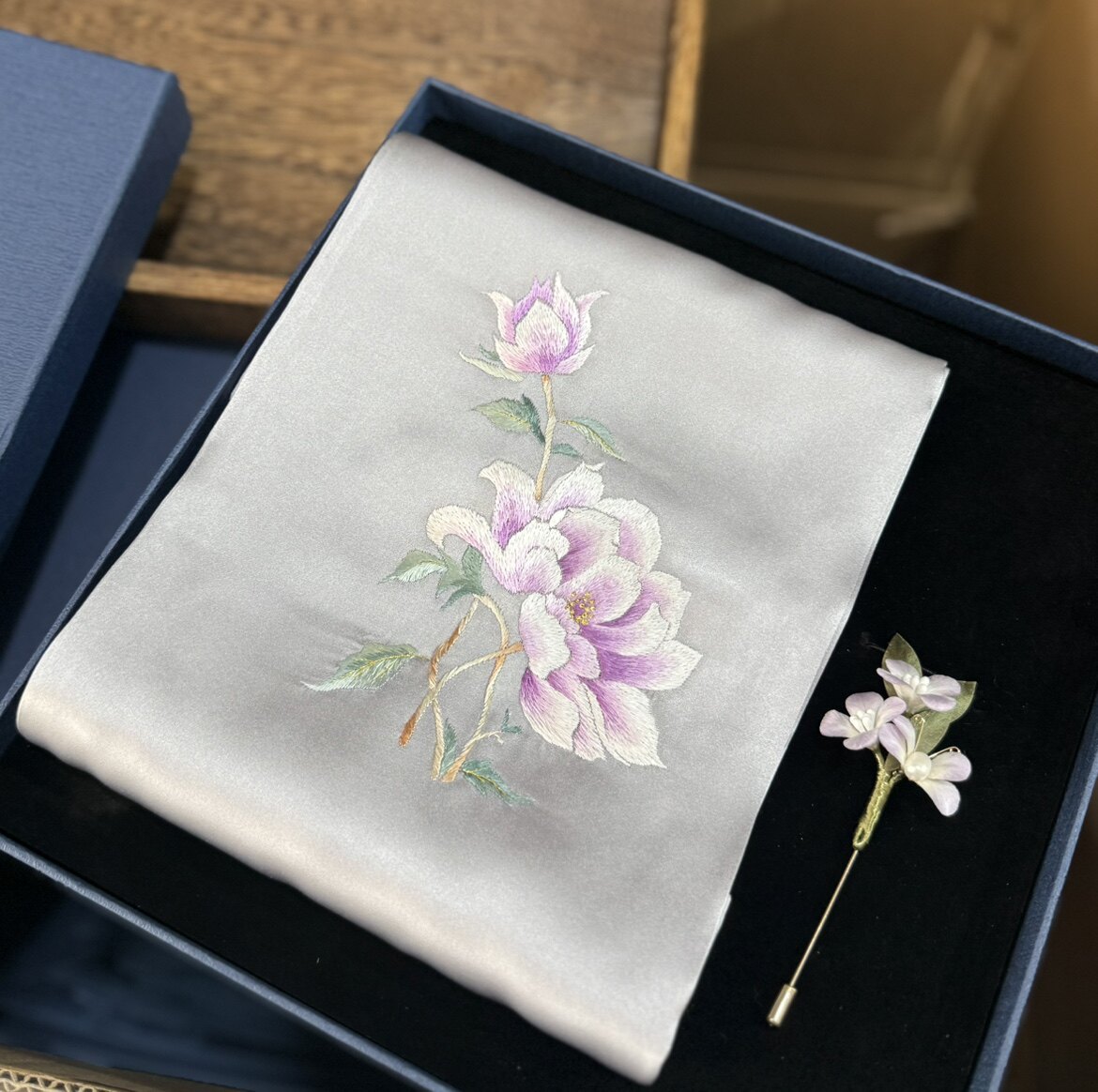 非遗刺绣苏绣真丝丝巾桑蚕丝围巾手工绒花胸针耳饰套装母亲节礼物