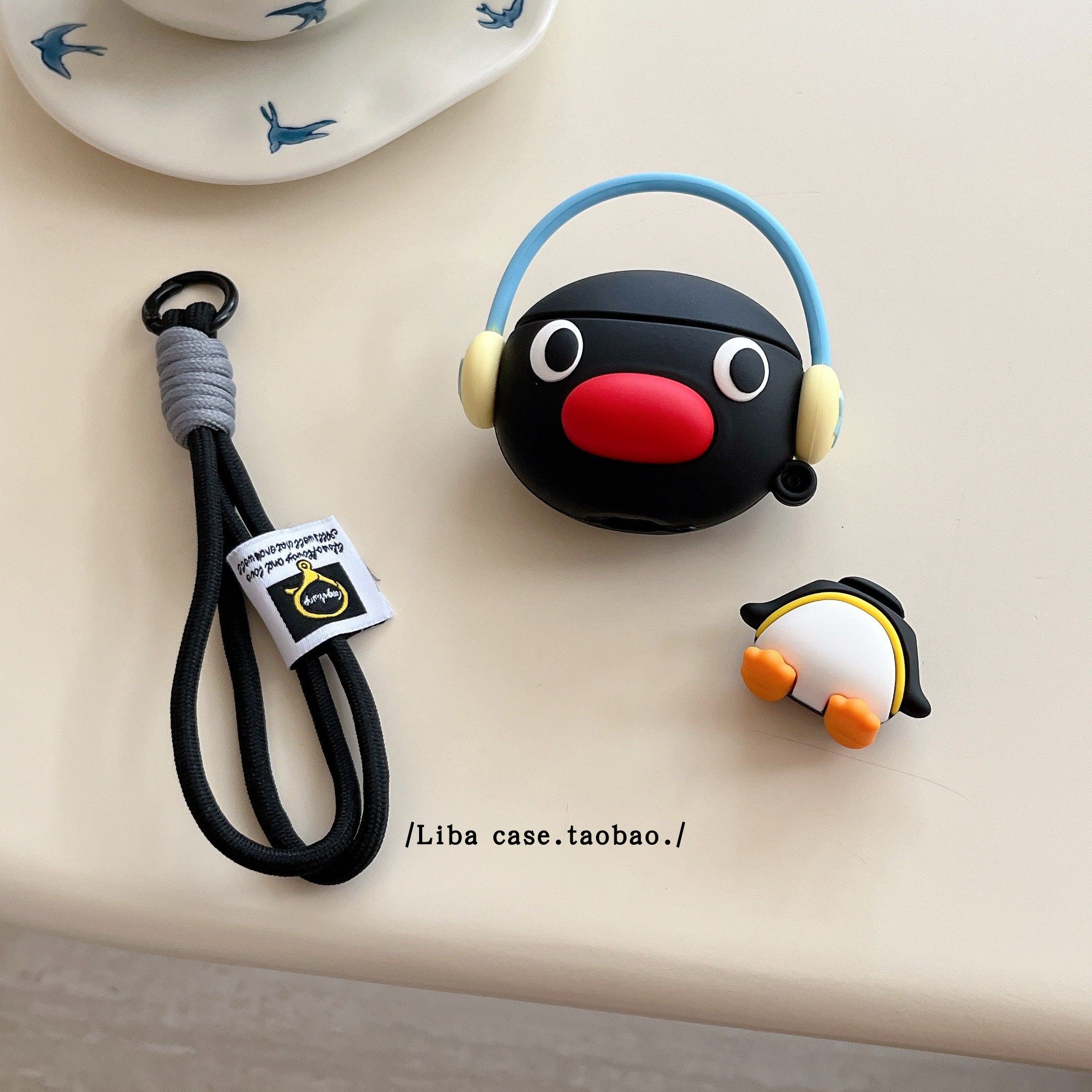 可爱卡通戴耳机企鹅Airpod耳机壳图片