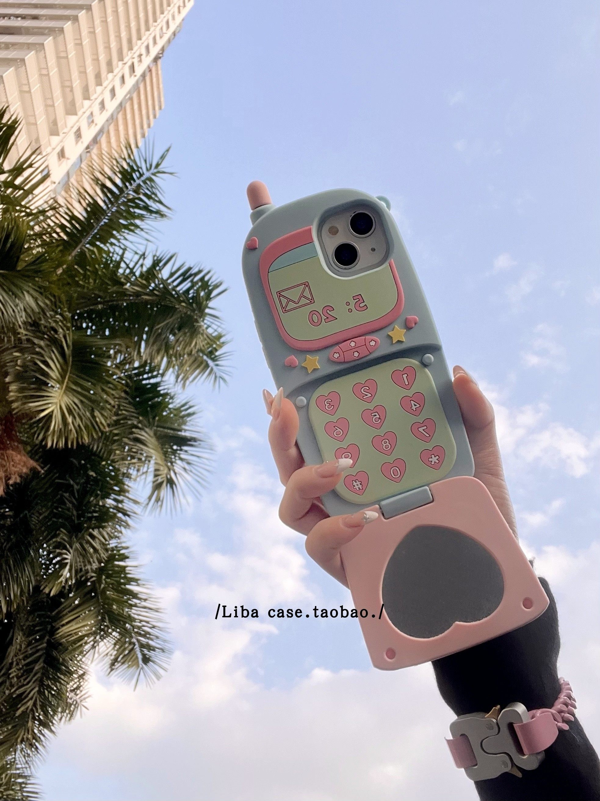iPhone硅胶卡通翻盖镜子手机壳