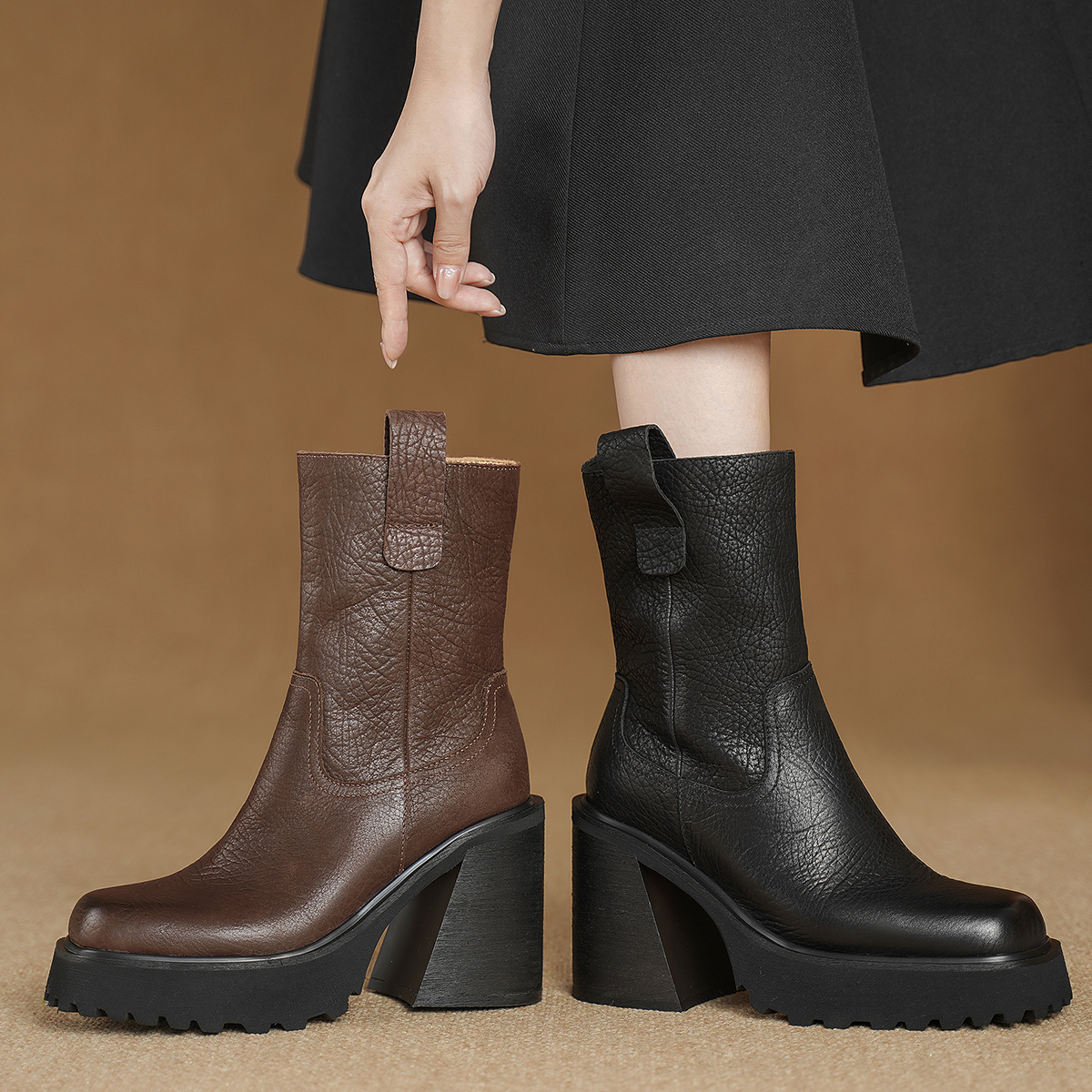 古菲斯奇女鞋粗高跟短筒靴子真皮