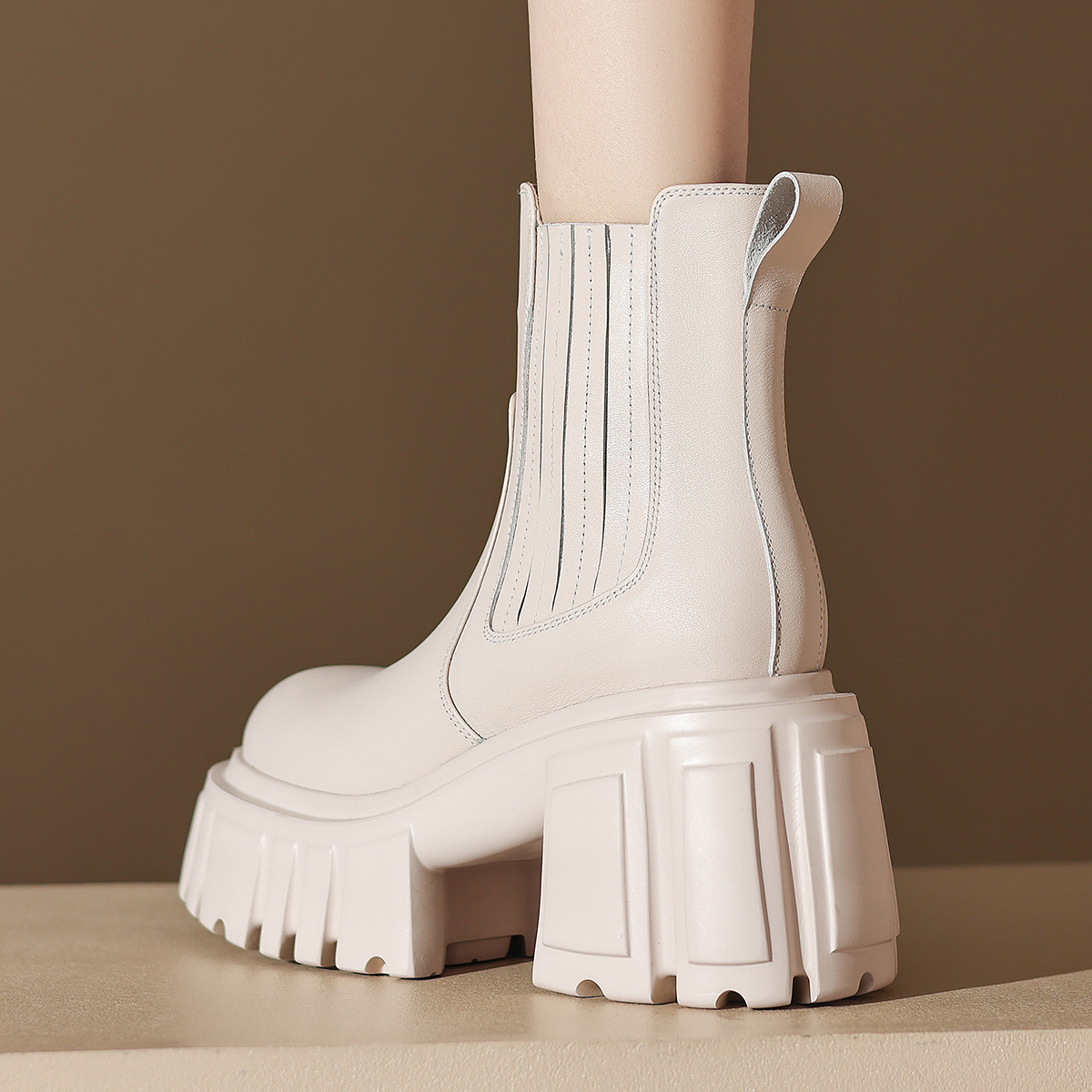 古菲斯奇女鞋粗高跟短筒靴子真皮