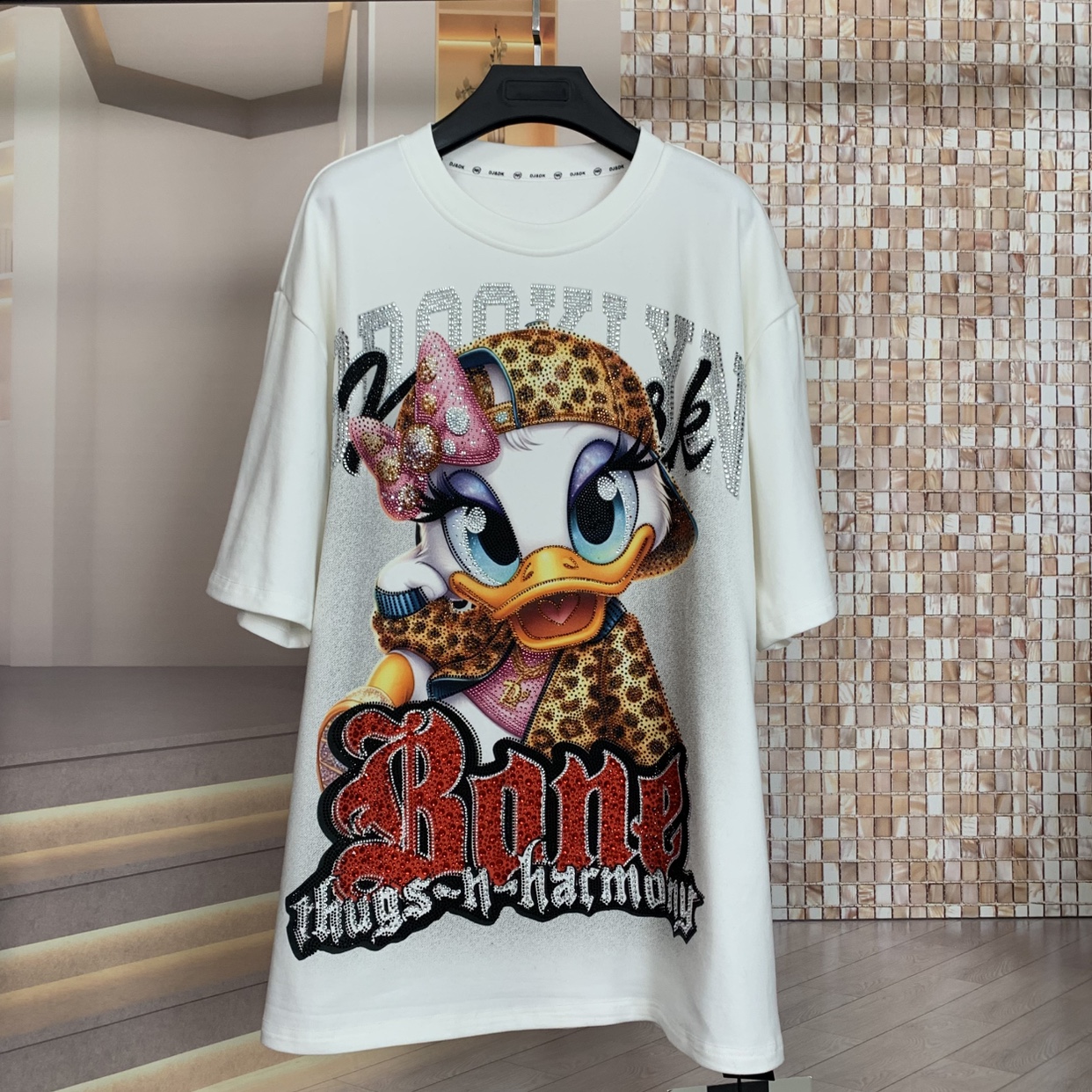 WR潮牌秋冬新磨毛重工烫钻豹纹黛西卡通减龄时尚宽松短袖T恤上衣