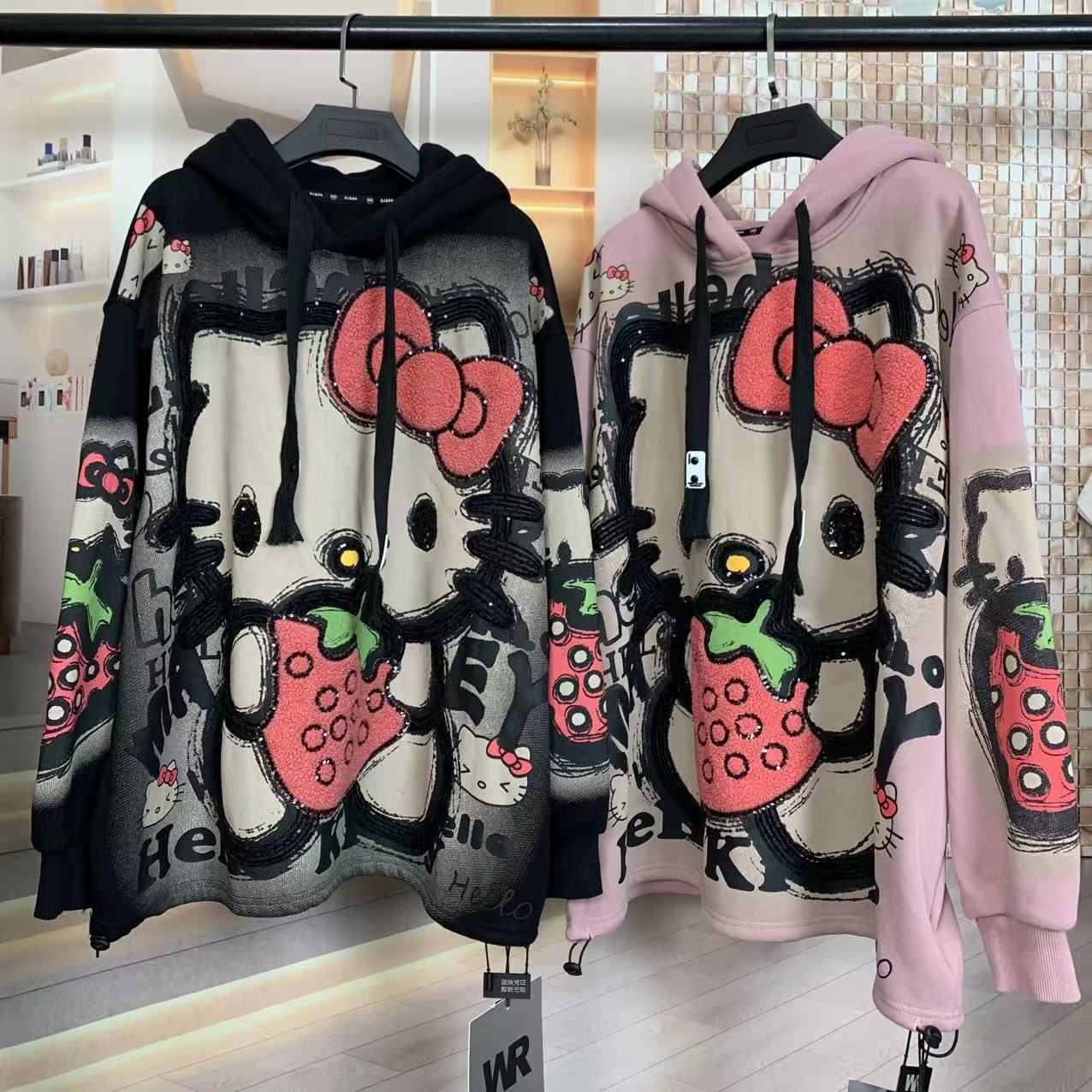 WR潮牌秋冬加绒重工草莓Kitty猫减龄时尚卡通宽松连帽卫衣女上衣