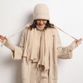 软糯山羊绒轻奢秋冬新款 女宽松休闲纯色加厚保暖护耳毛线针织帽子