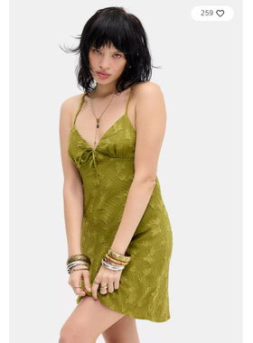 英国代购正品03.20 名品UO 女装新款 吊带显白花瓣迷你连衣裙