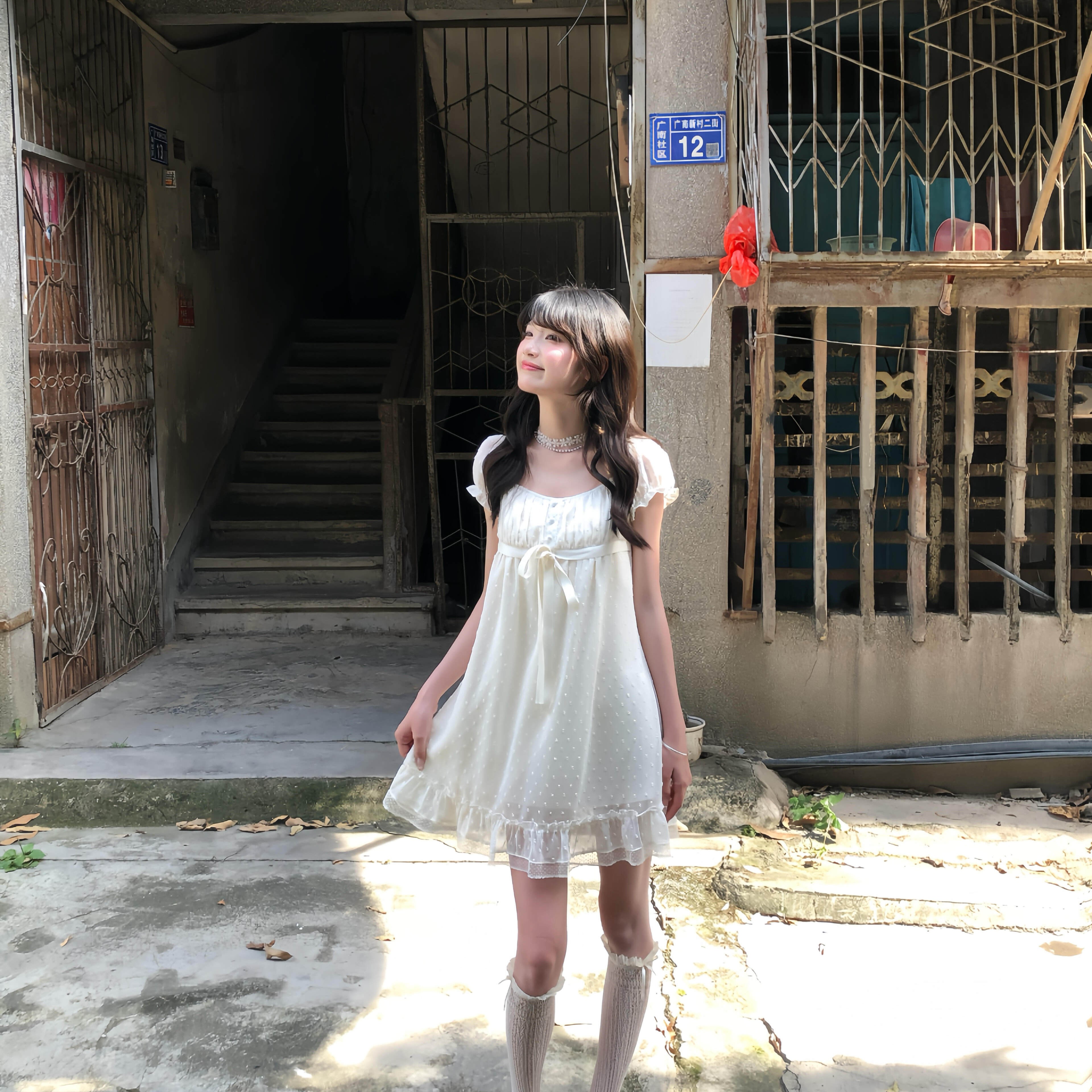 法式甜美风波点方领短袖