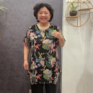 加大款宽松仿真丝上衣短袖圆领新款印花中长款妈妈装胖妈妈不规则