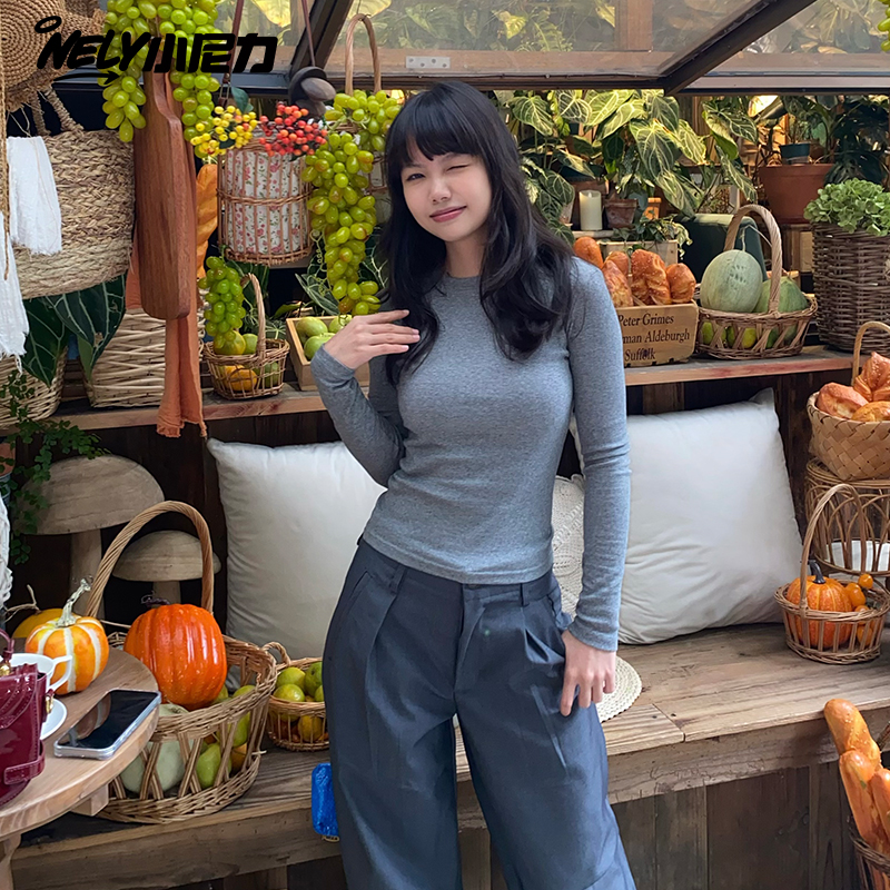 小尼力纯色正肩长袖T恤女