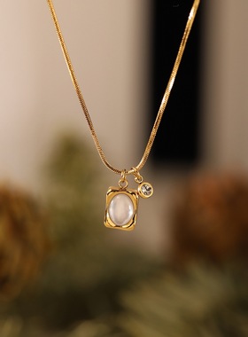 GGW 简约新中式复古猫眼方坠钛钢项链简约单钻蛇骨链秀气锁骨链