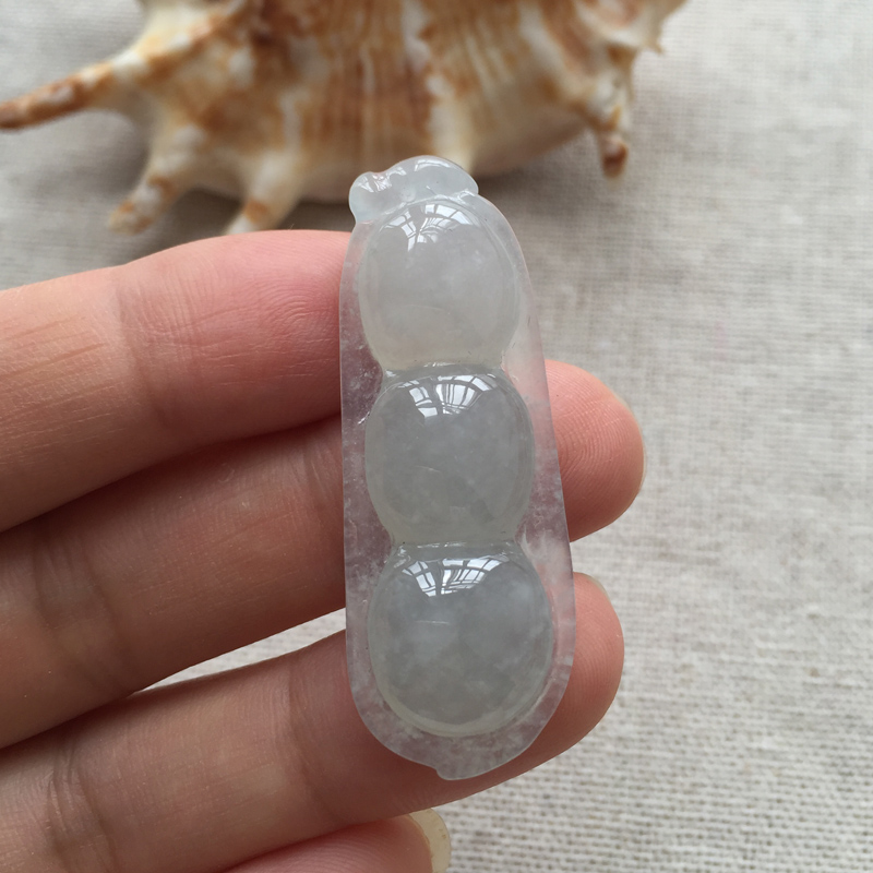 深深美 1560冰种纯色翡翠四季豆吊坠  自有货源  送鉴定证书