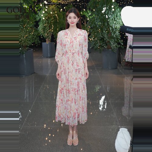 歌莉娅夏季桑蚕丝印花度假连衣裙