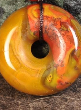 精品佛光象形战国红平安扣吊坠