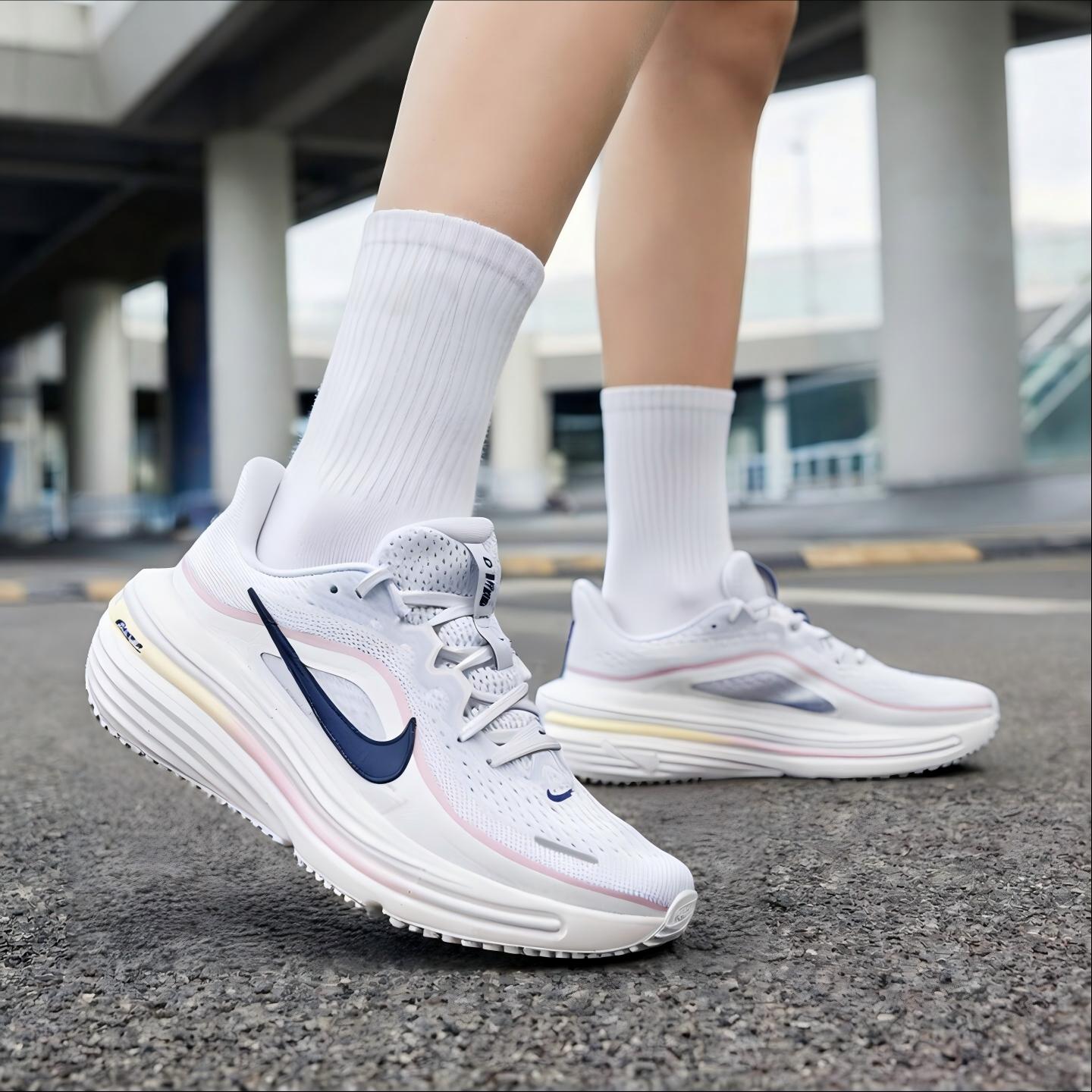 耐克女鞋跑步鞋夏季新款网面透气跑鞋女款官方正品NIKE休闲运动鞋图片
