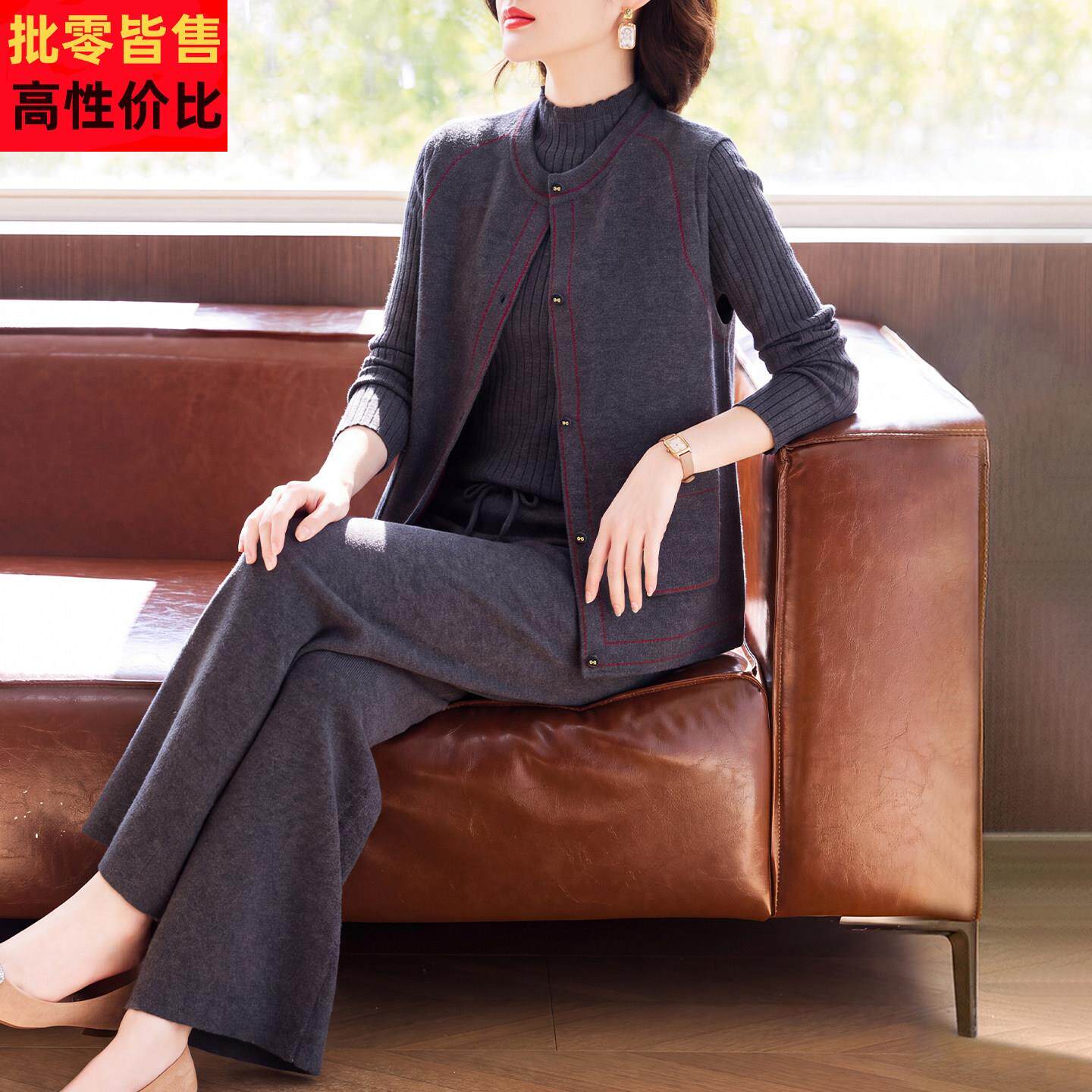 妈妈秋装洋气马甲上衣套装2026新款中老年女装秋季气质针织三件套