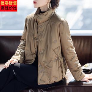 洋气妈妈冬装2025新款羽绒服50多岁时尚中老年人女士厚外套上衣服