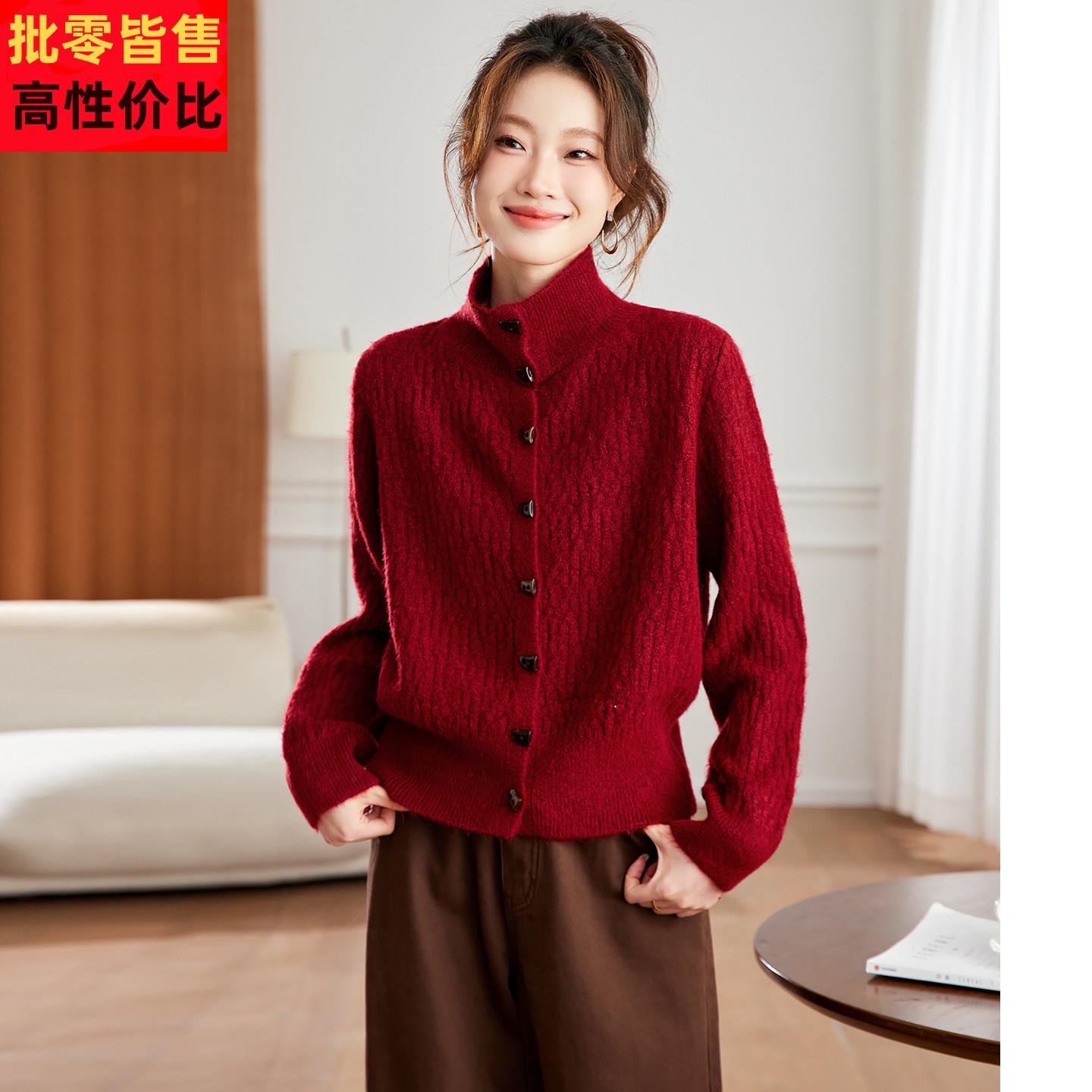 本命年红色毛衣女秋冬2025新款翻领纽扣针织开衫短款外套叠穿上衣