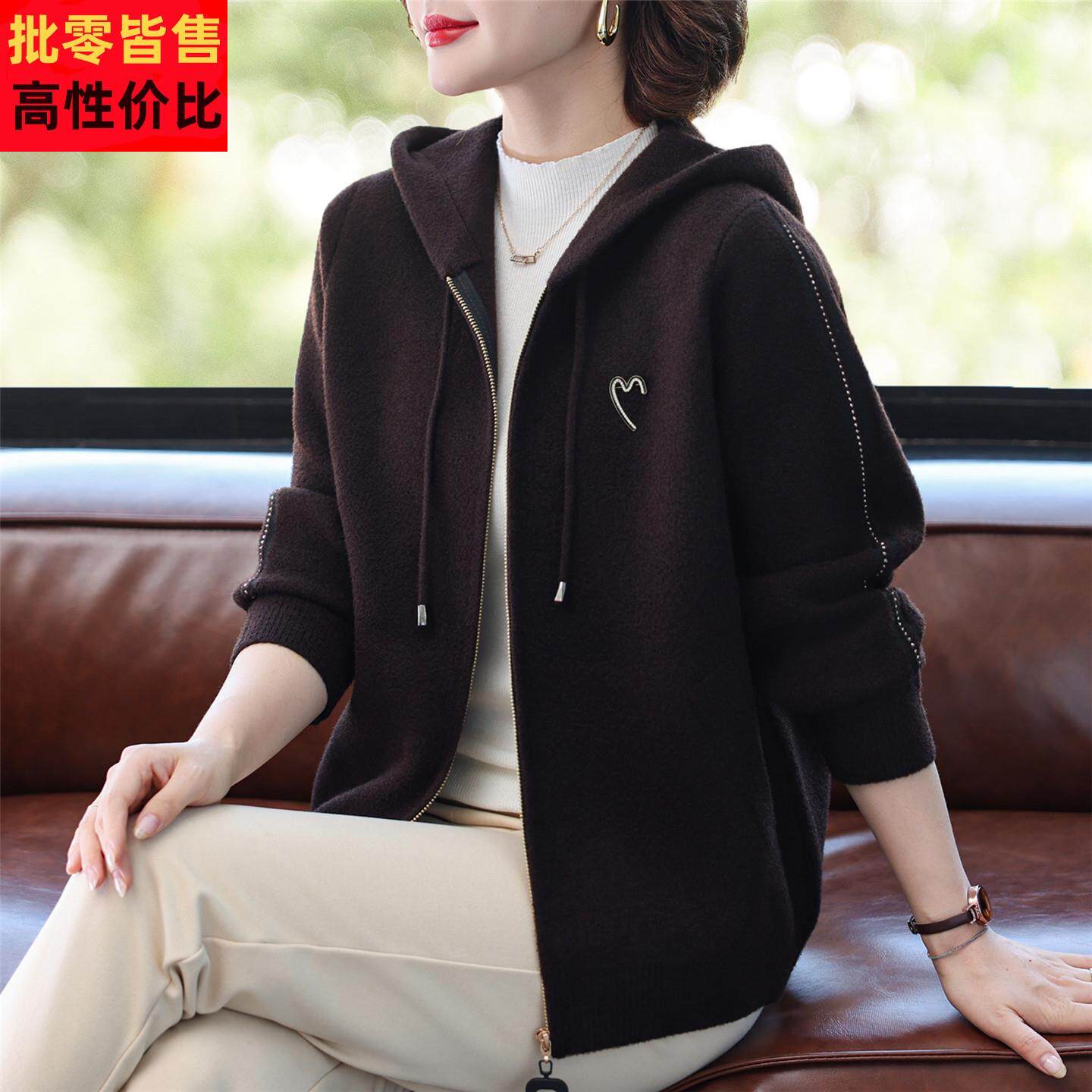 2026年洋气妈妈装秋套装气质连帽外套2026中老年女装时尚毛呢上衣